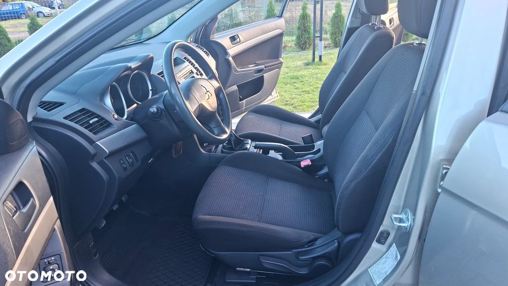 Mitsubishi Lancer - 9