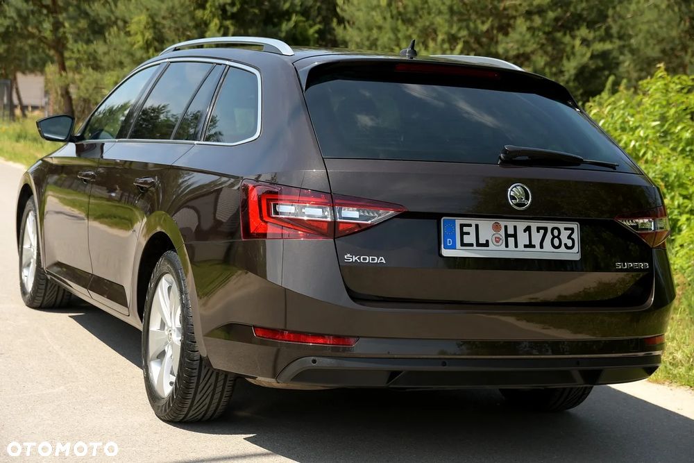 Skoda Superb 2.0 TDI DSG Ambition - 8