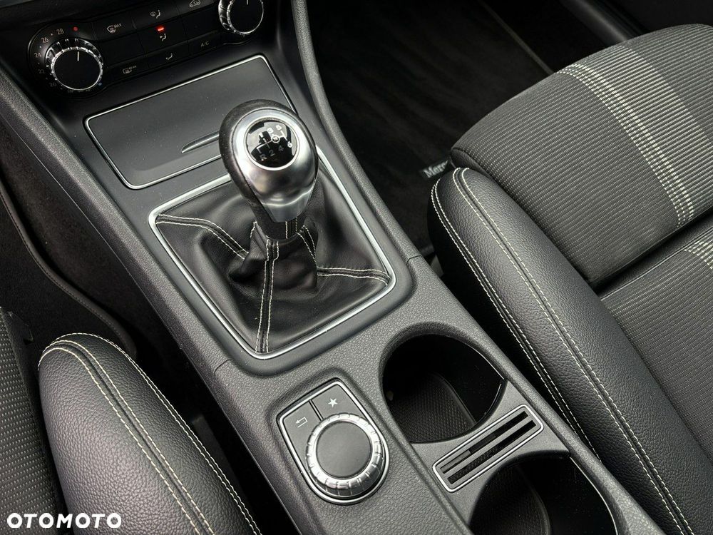 Mercedes-Benz CLA 200 AMG Line - 18