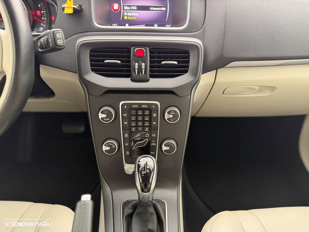 Volvo V40 2.0 D2 Momentum Geartronic - 22