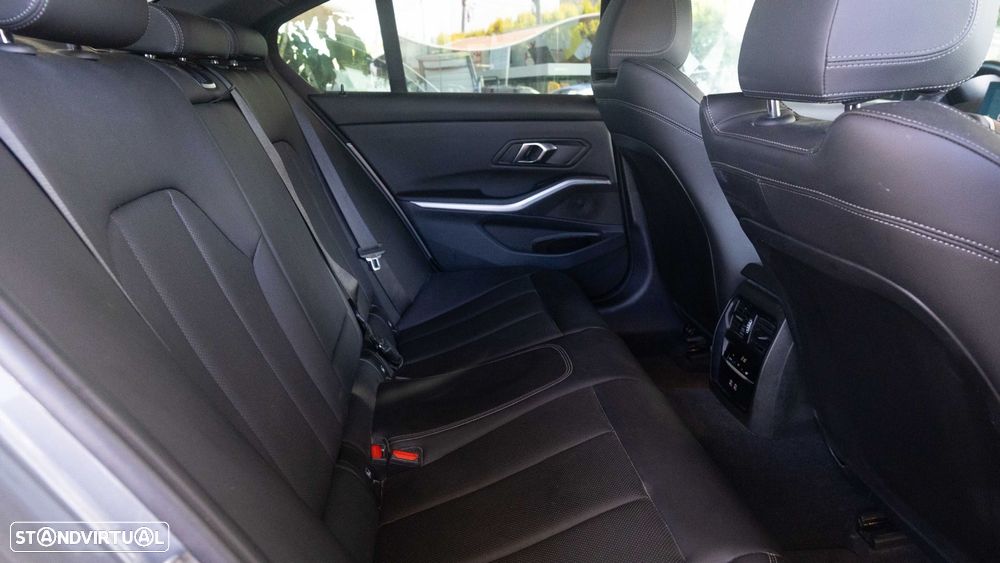 BMW 320 e Pack Desportivo M Auto - 10
