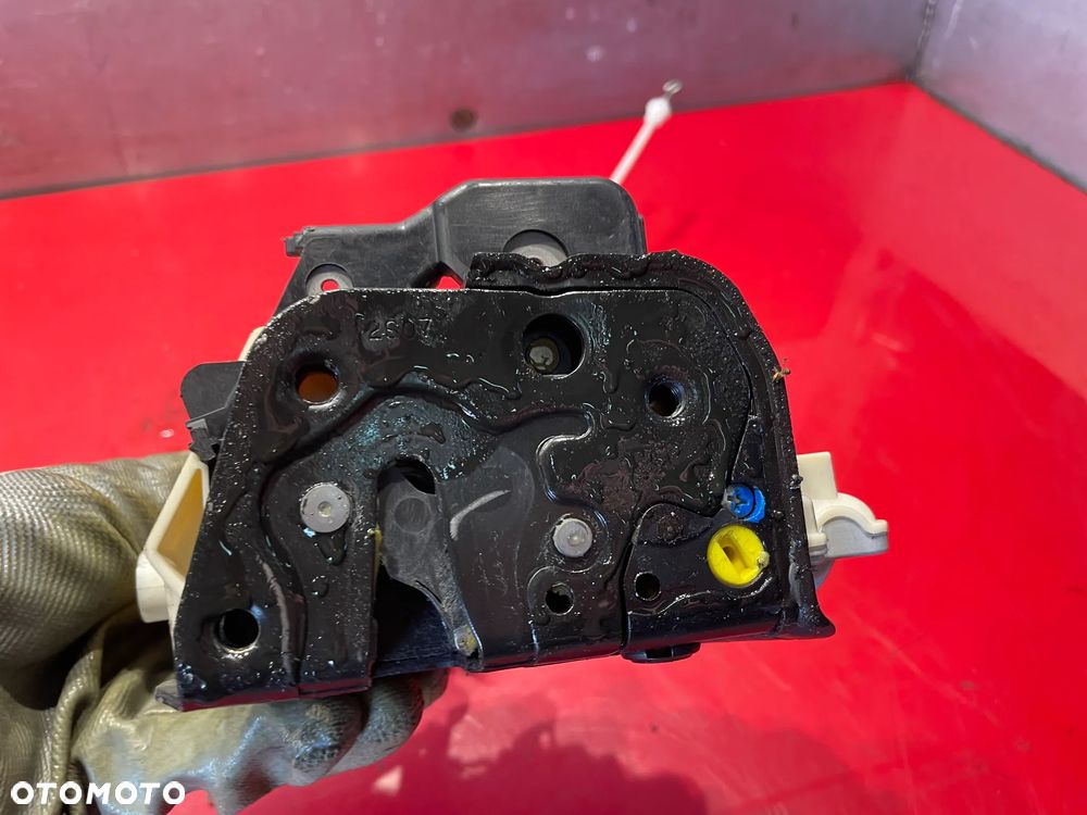 ZAMEK DRZWI LEWY TYŁ AUDI A4 B7 - 3