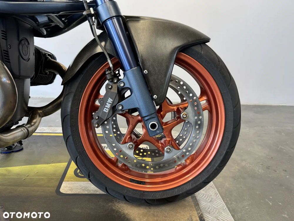 BMW R - 8