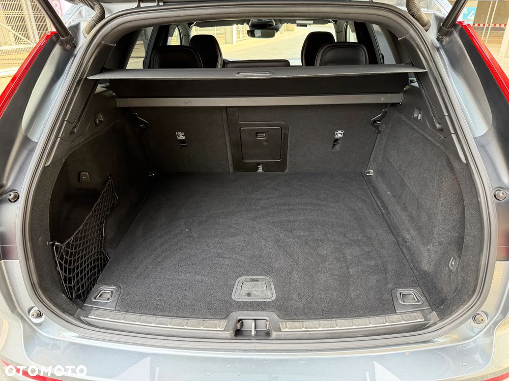 Volvo XC 60 B4 D AWD R-Design - 18