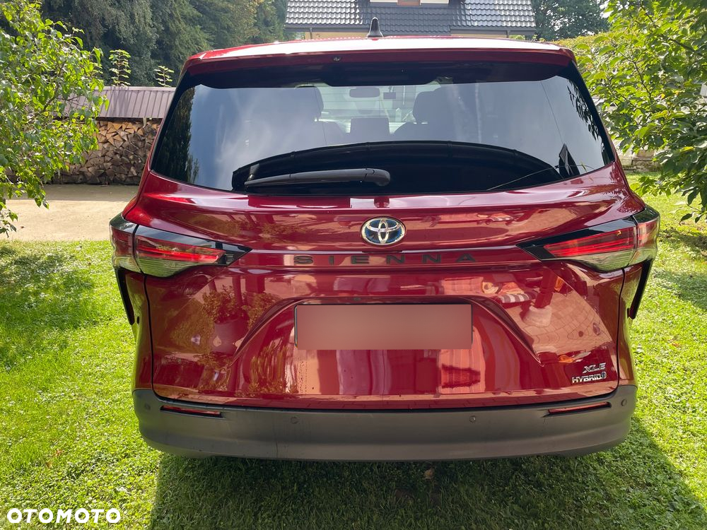 Toyota Sienna - 4