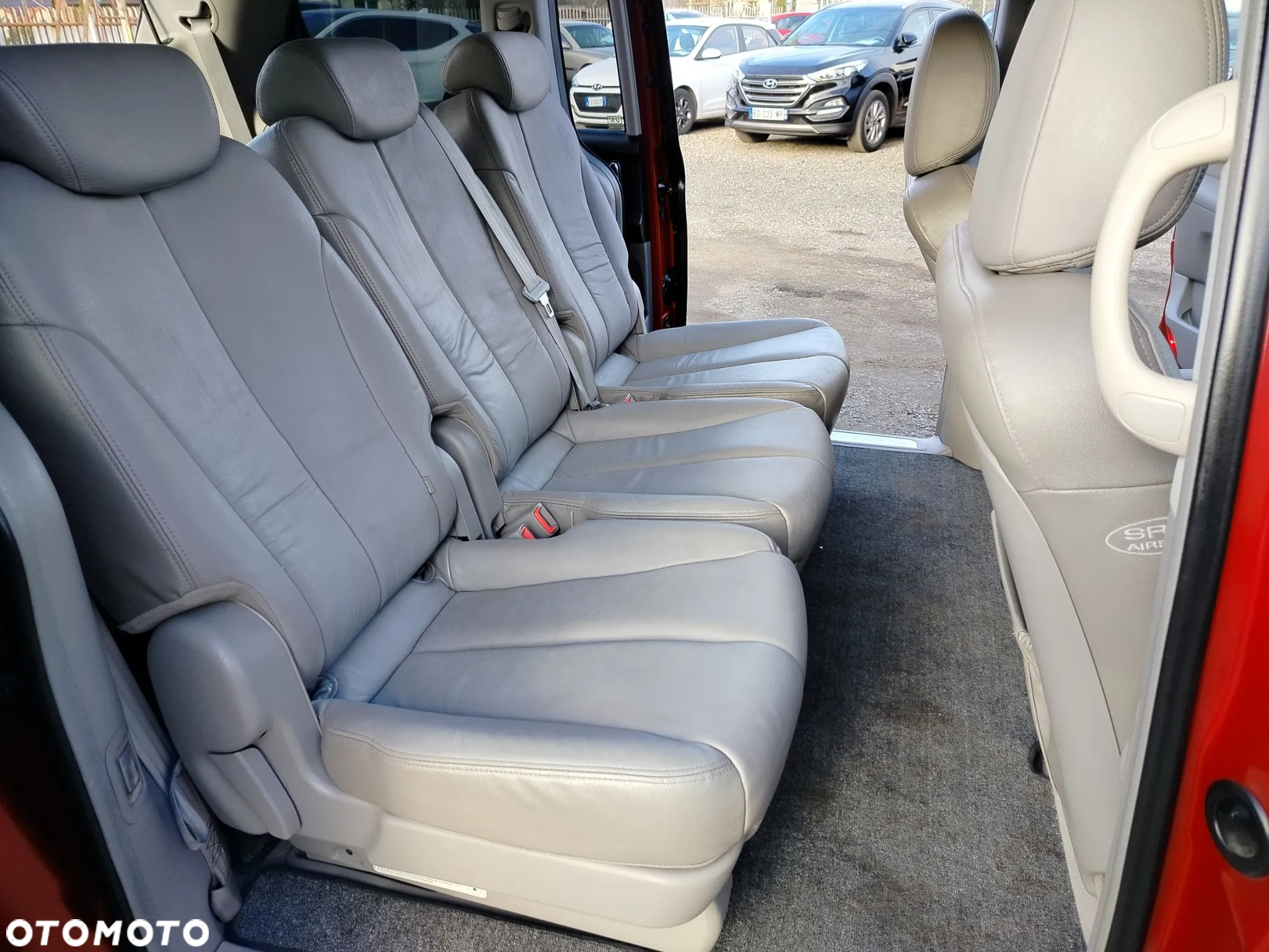 Kia Carnival - 29