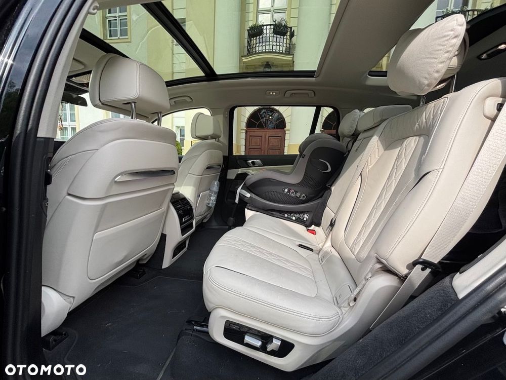 BMW X7 - 7