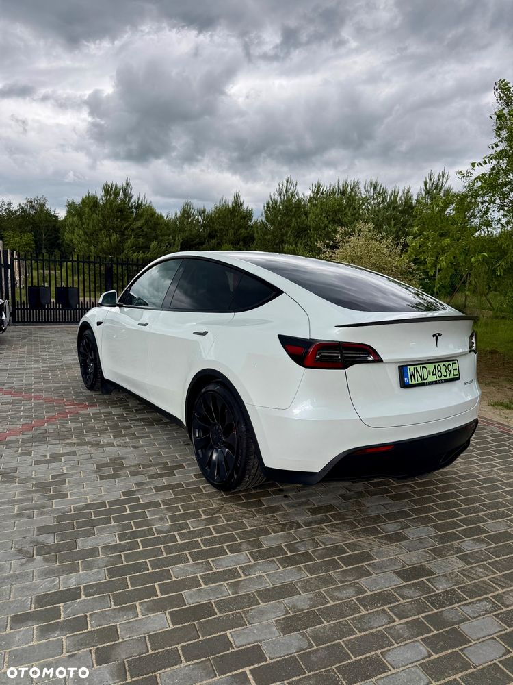 Tesla Model Y Performance AWD - 4