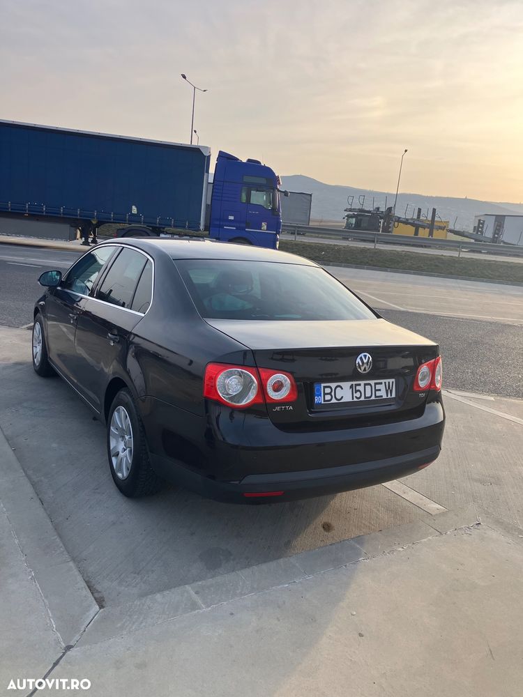 Volkswagen Jetta 1.9 TDI Comfortline DSG - 2