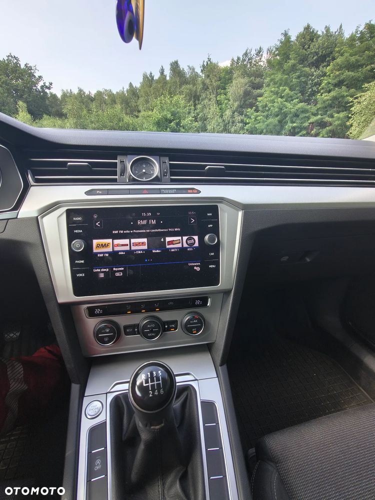 Volkswagen Passat 2.0 TDI SCR Comfortline - 6