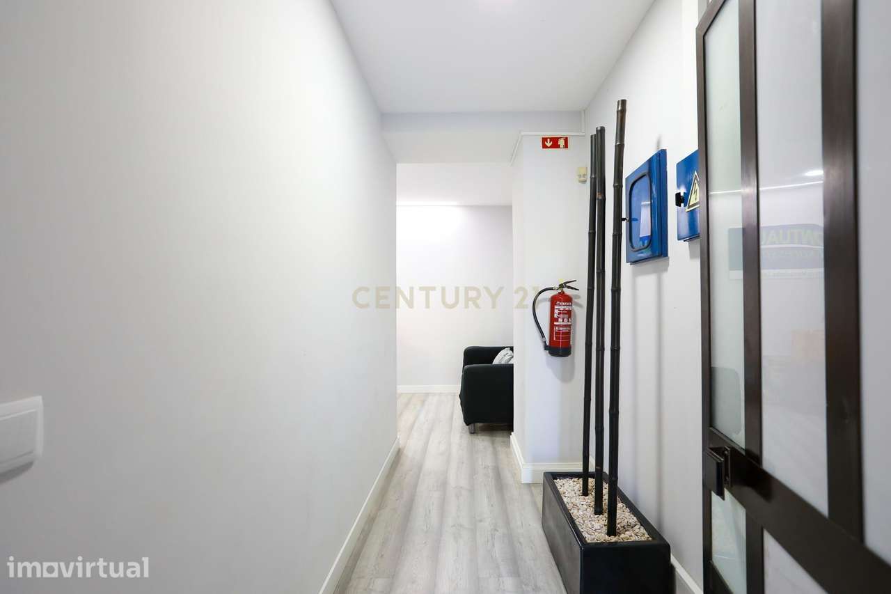 Lumiar | Loja Remodelada com Estacionamento | Comércio, Serviços ou Ha - Grande imagem: 2/28