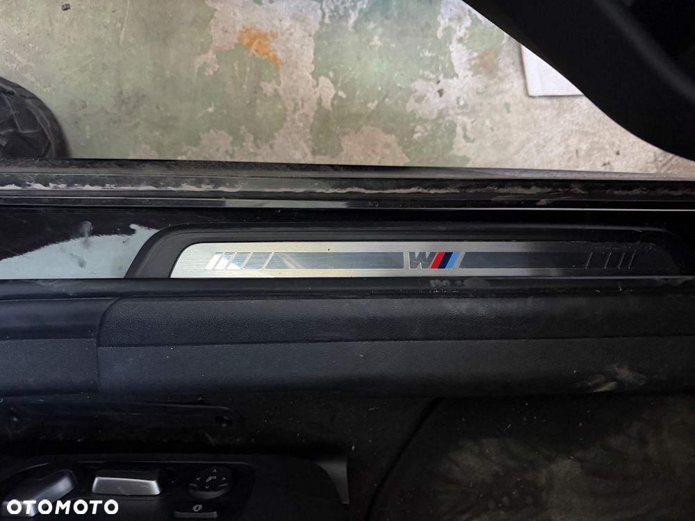 BMW Seria 3 330e M Sport - 14