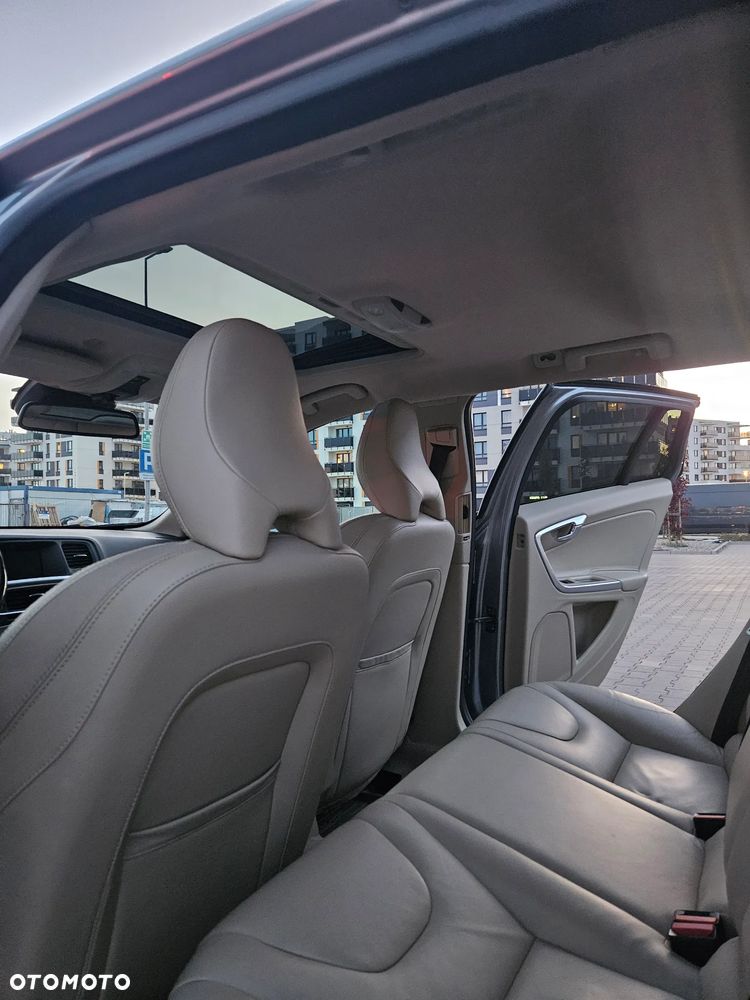 Volvo V60 D4 Geartronic Kinetic - 32