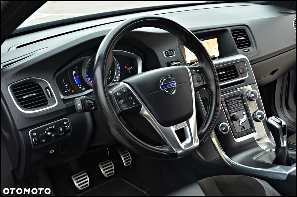Volvo V60 D2 Drive-E R-Design Momentum - 36