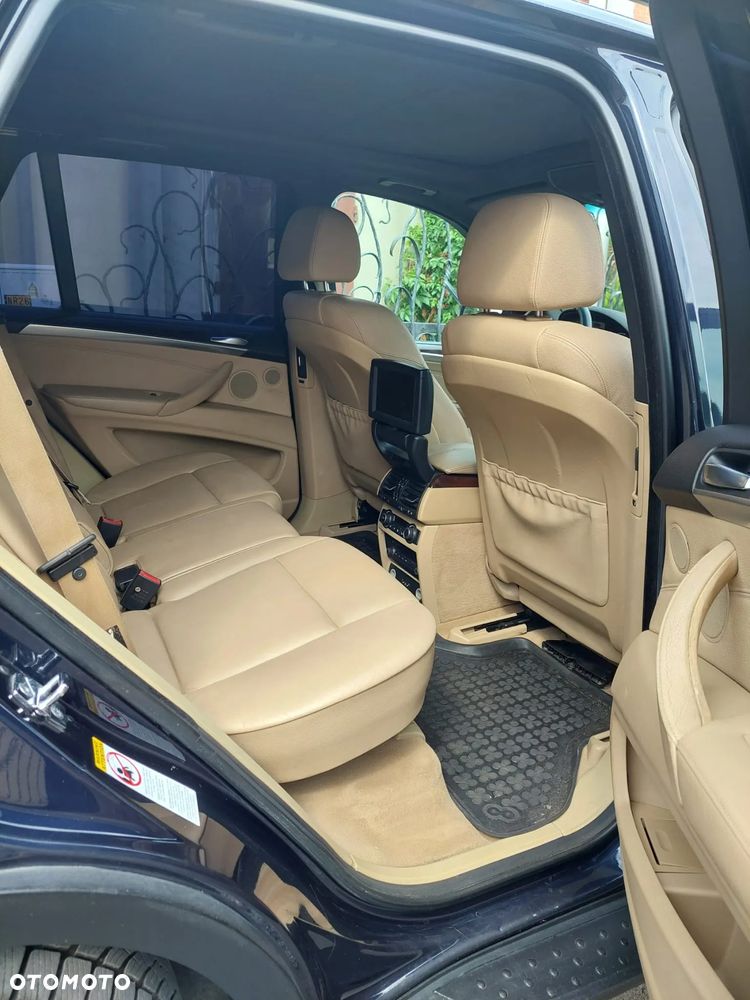 BMW X5 4.8i xDrive - 9