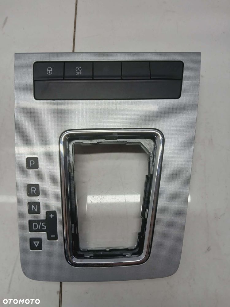 DEKOR RAMKA PANEL ZMIANY BIEGÓW DSG SKODA OCTAVIA III 5E1713203M - 2