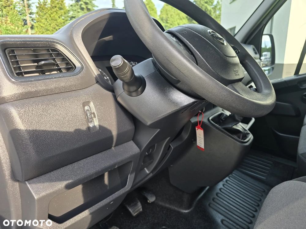 Nissan Interstar - 12