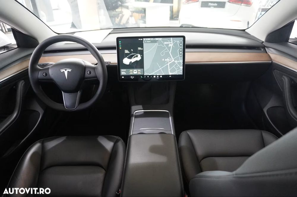 Tesla Model 3 - 6