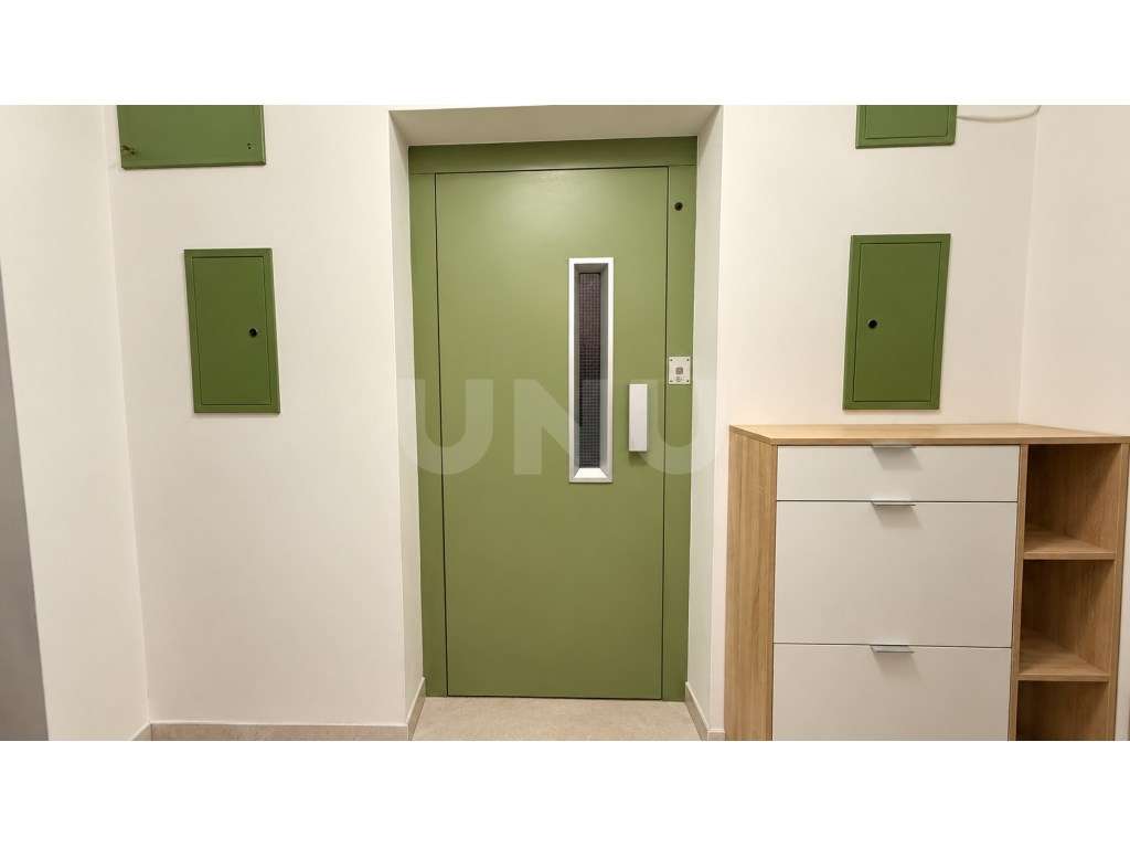 Apartamento T2 com Elevador e Duas Varandas - Cavaco - Santa Maria ... - Grande imagem: 4/23