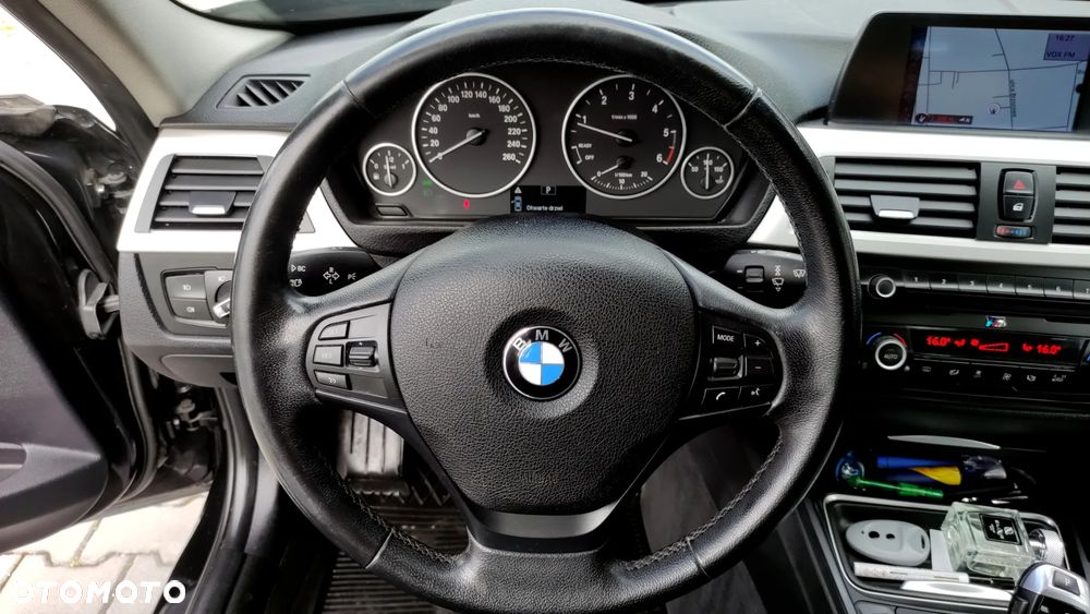 BMW Seria 3 320d DPF Edition Sport - 34
