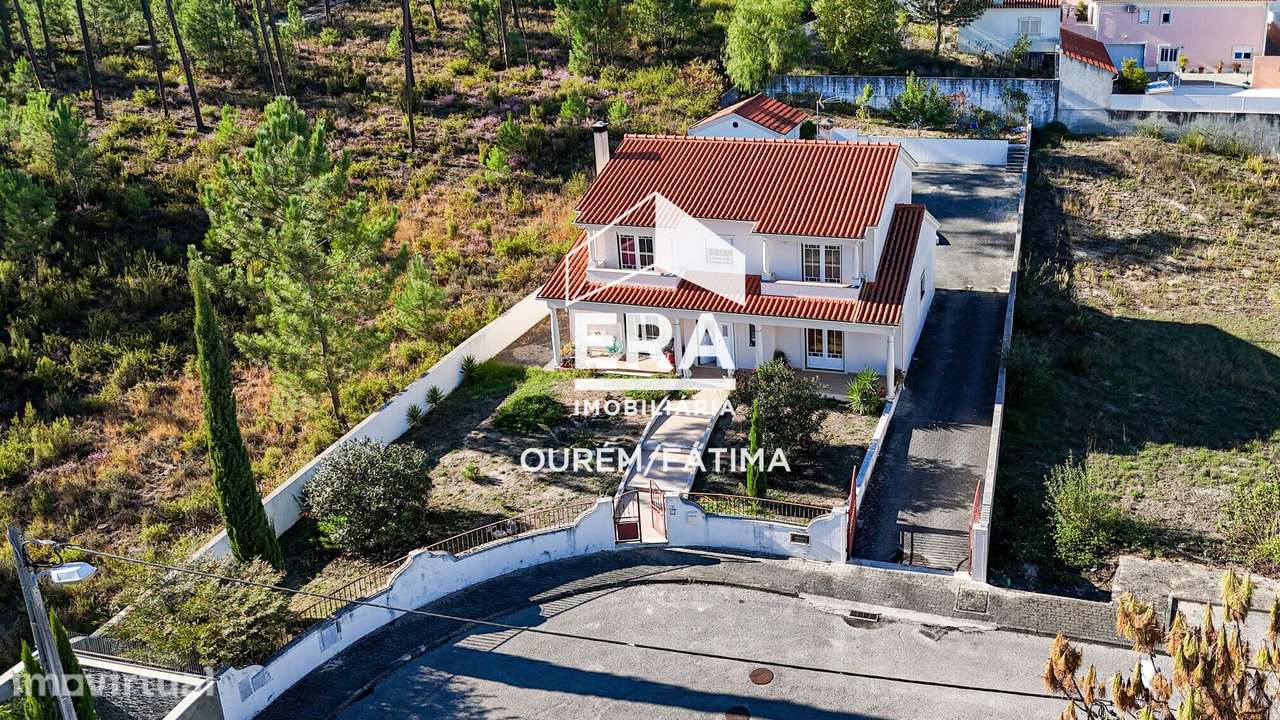 Moradia T6 inserida num lote de terreno com 940 m2 - Grande imagem: 2/21