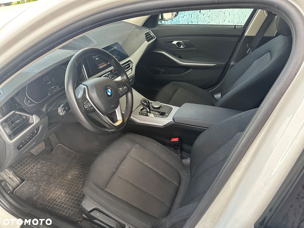 BMW Seria 3 318i - 17