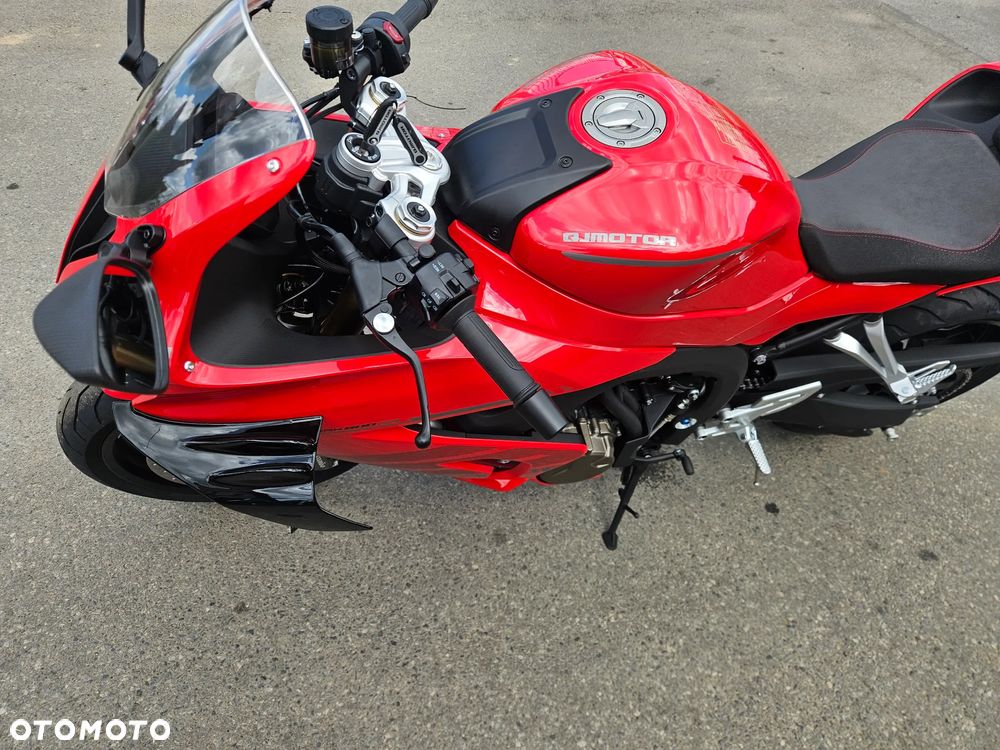 QJMOTOR SRK 800RR - 10