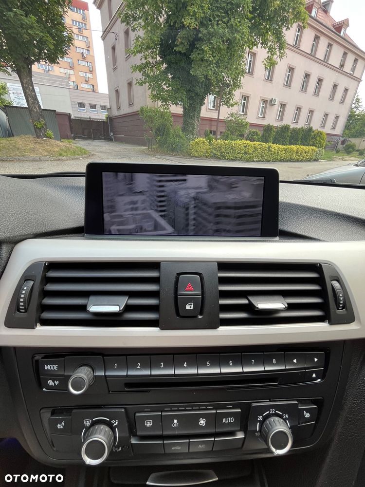 BMW Seria 3 318d - 32