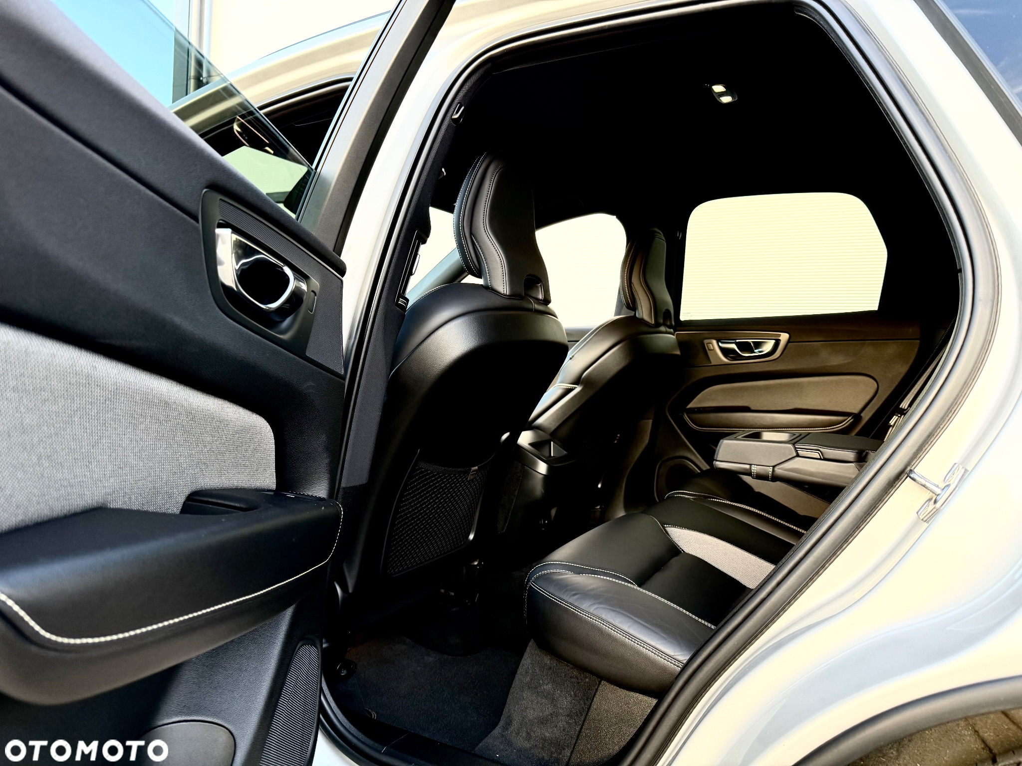 Volvo XC 60 B4 D AWD Geartronic RDesign - 26