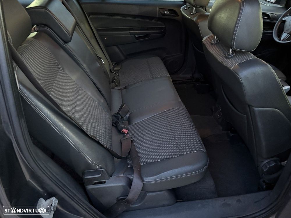 Opel Zafira 1.7 CDTI ecoFLEX — fotografia 13