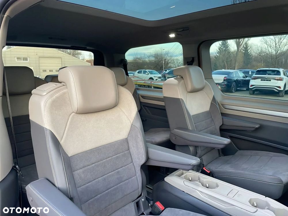 Volkswagen Multivan - 21
