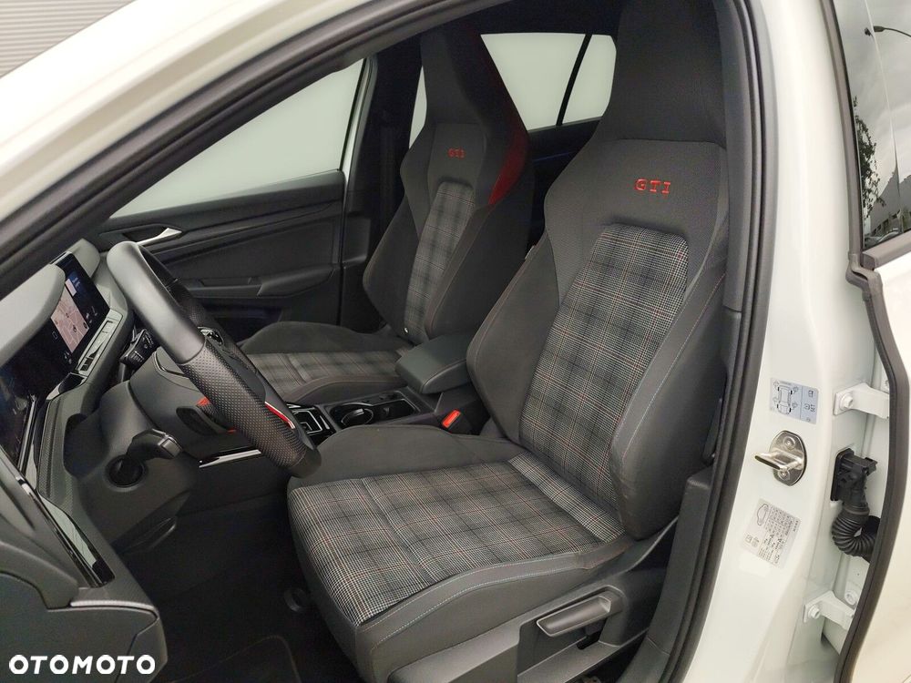 Volkswagen Golf - 11