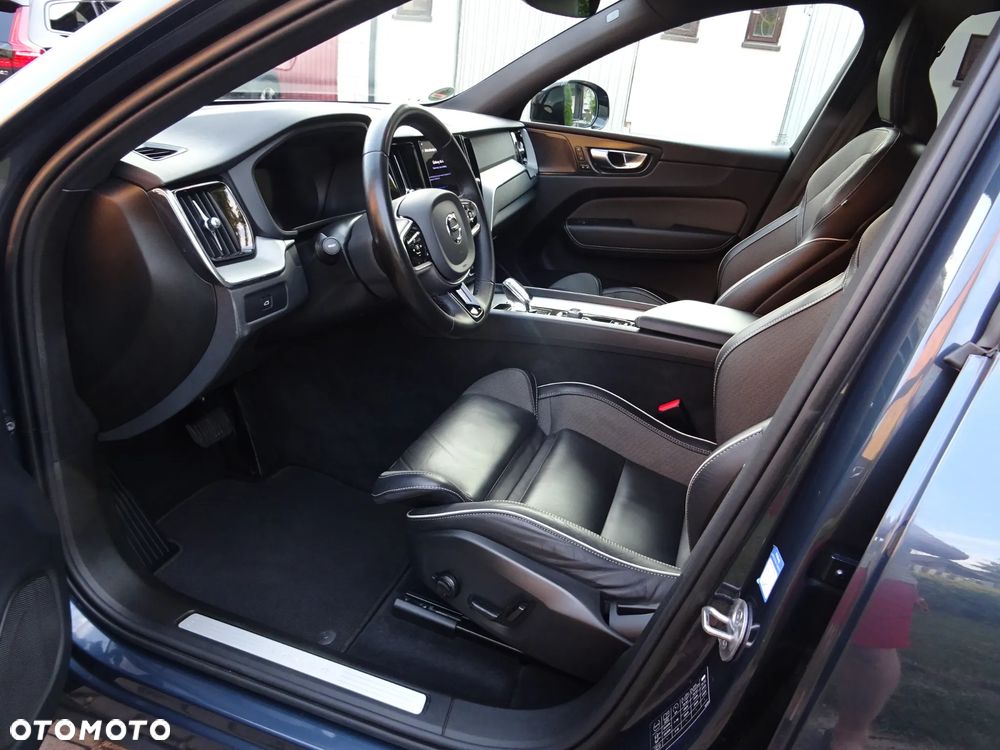 Volvo XC 60 B4 D AWD Plus Dark - 18