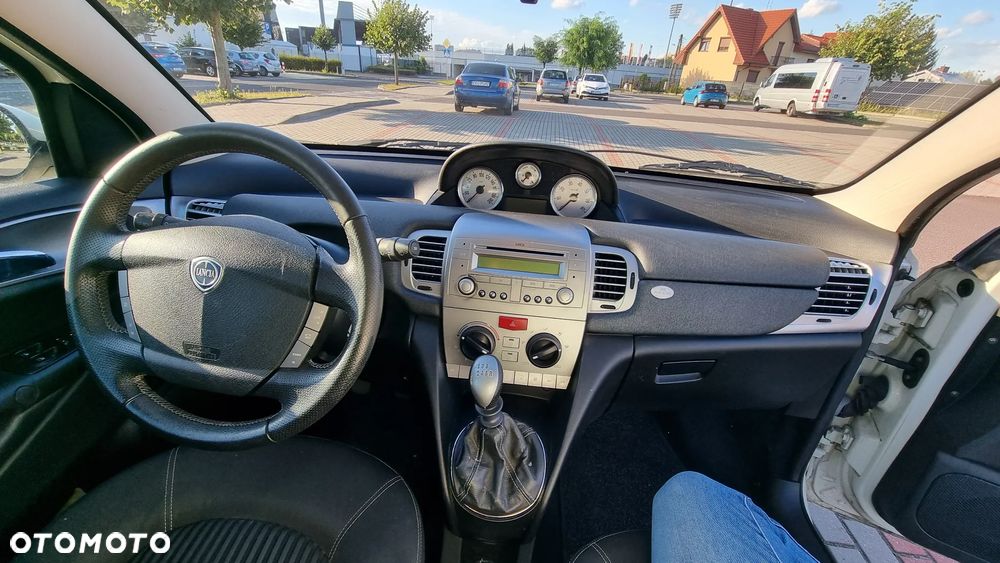 Lancia Ypsilon 1.4 S MomoDesign (5 os.) - 18