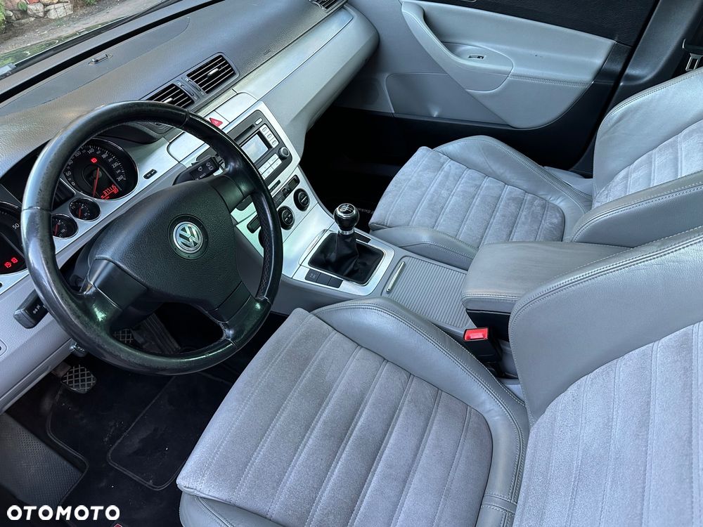 Volkswagen Passat - 11