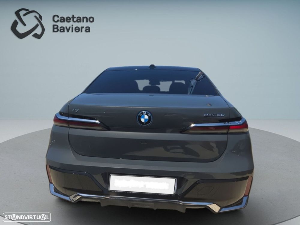 BMW i7 eDrive50 Pack Desportivo M - 7