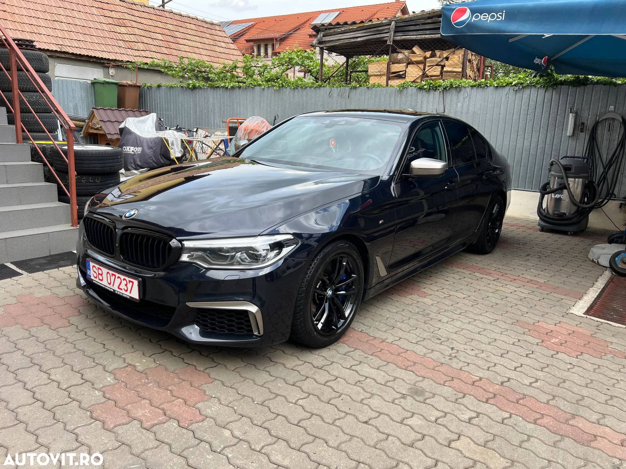 BMW M5 M550i xDrive AT - 8