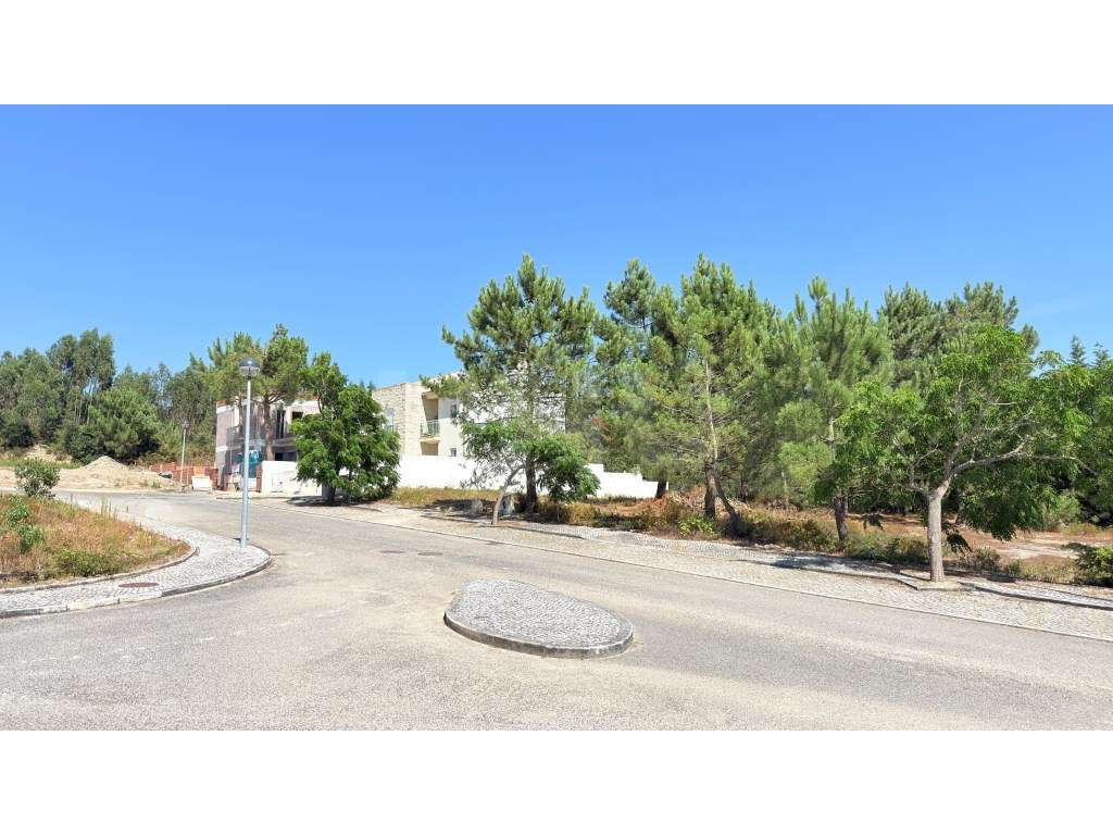 Lote urbano com 323m², para venda, em Torres Vedras - Grande imagem: 2/19