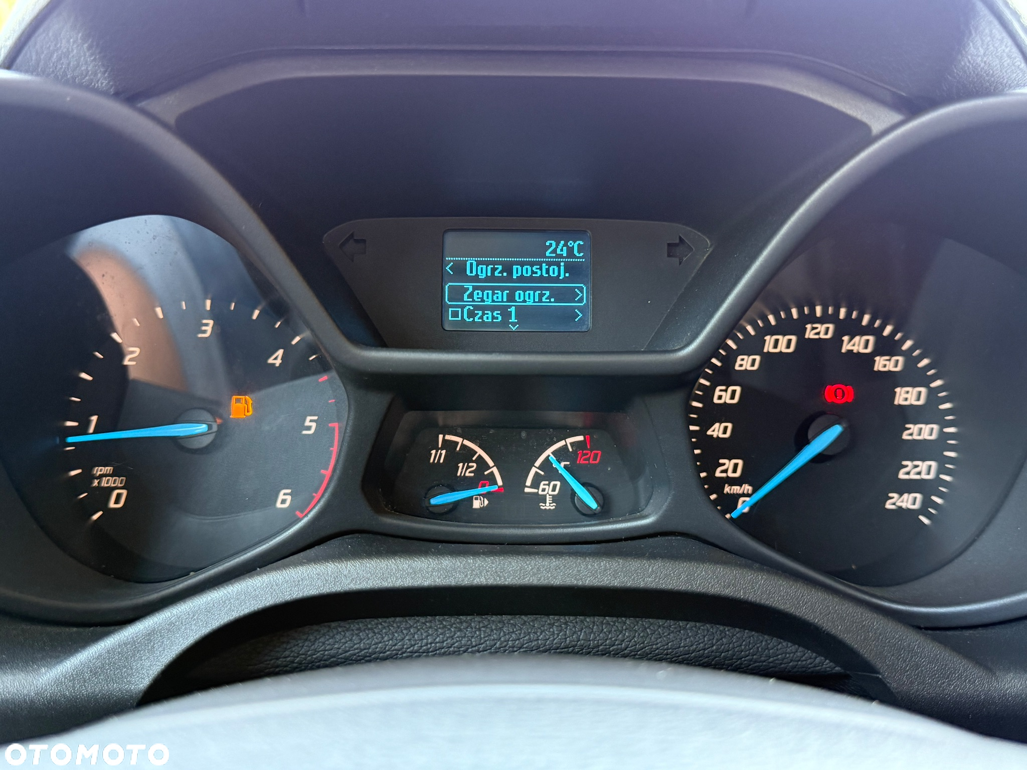 Ford Transit Connect klimatyzacja webasto hak piękny - 26