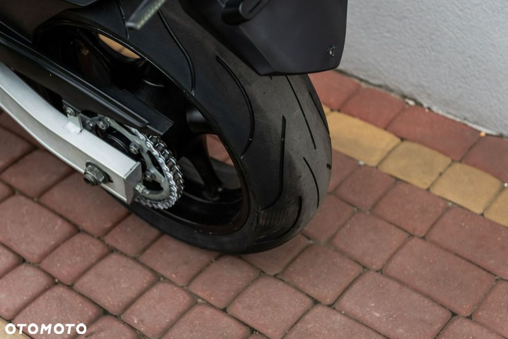 Yamaha FZ - 12