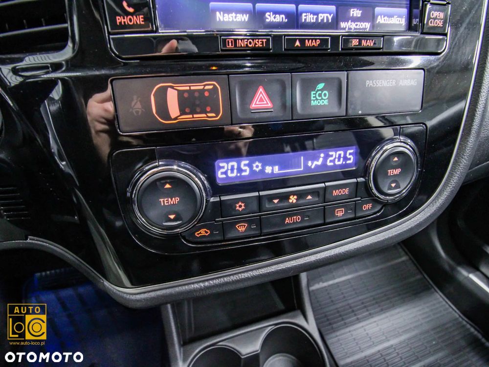 Mitsubishi Outlander 2.0 Instyle Navi 4WD CVT - 24