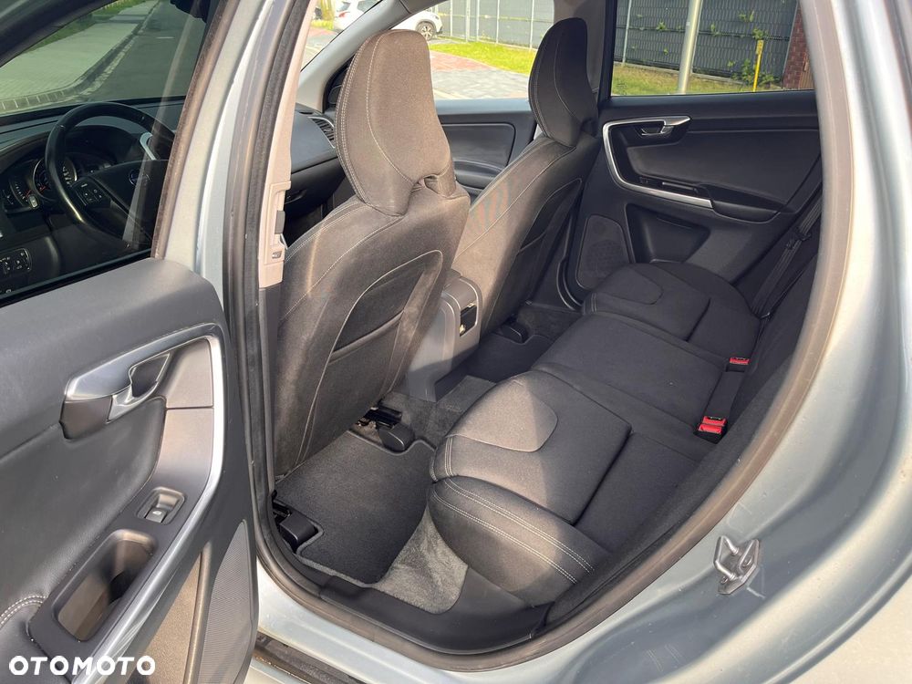 Volvo XC 60 D4 Drive-E Momentum - 25