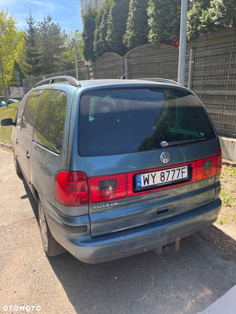 Volkswagen Sharan 1.9 TDI Highline - 3