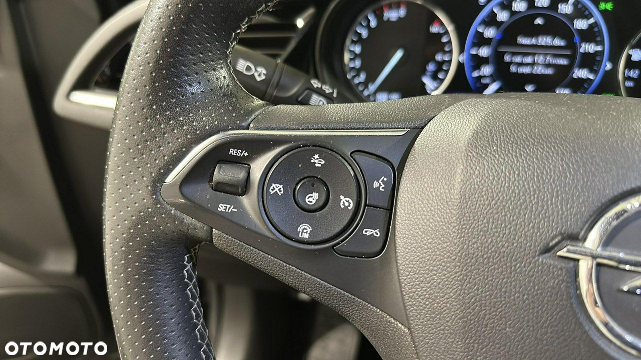 Opel Insignia - 24