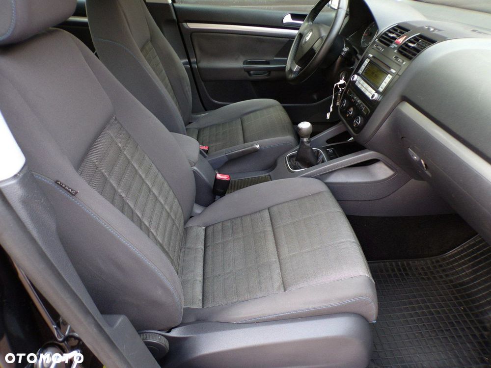 Volkswagen Golf - 23