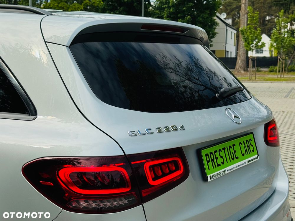 Mercedes-Benz GLC 220 d 4Matic 9G-TRONIC AMG Line Plus - 24