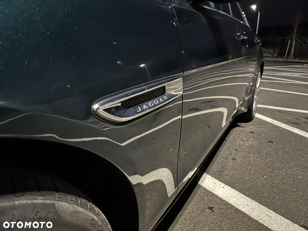 Jaguar XE 2.0 D Prestige - 11