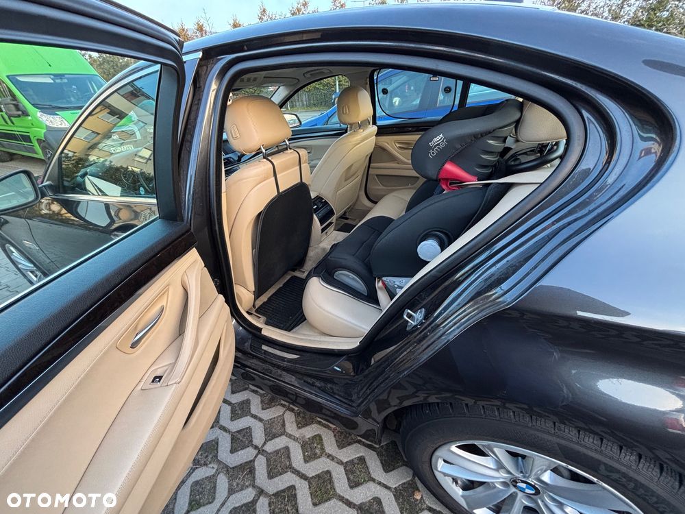 BMW Seria 5 528i xDrive - 17