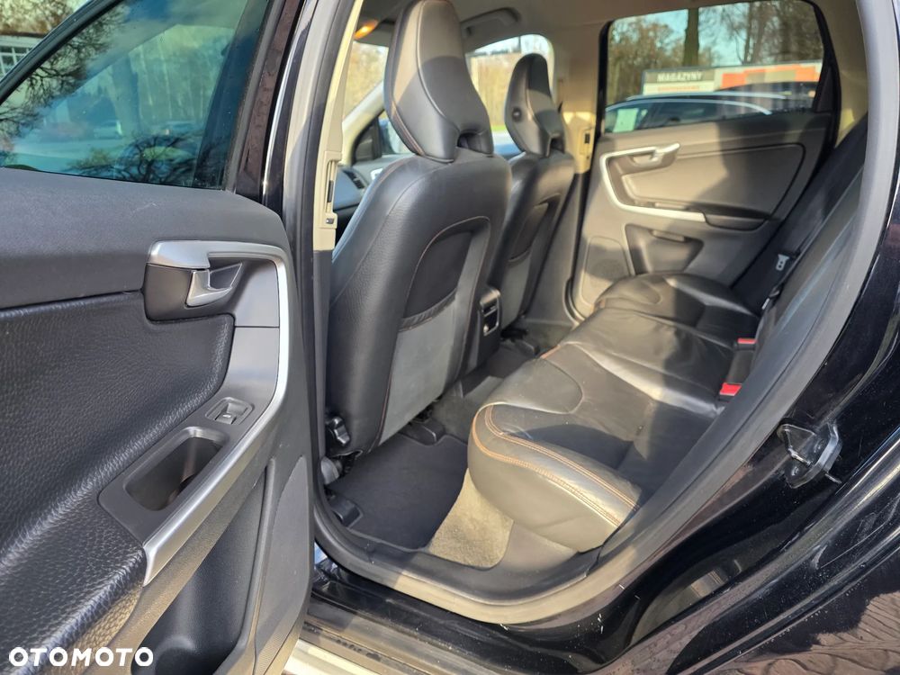 Volvo XC 60 D5 AWD Momentum - 9