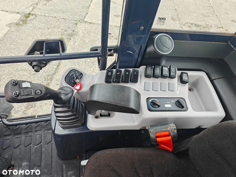 Kubota R090 - 23